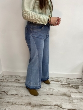 Pantalón Vaquero de Corte Amplio y Estilo Moderno