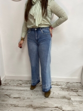 Pantalón Vaquero de Corte Amplio y Estilo Moderno