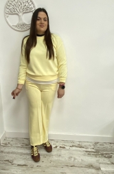 Chándal Dos Piezas Estilo y Comodidad Amarillo