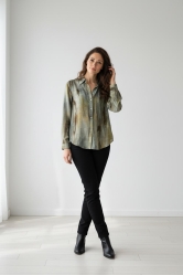 Camisa Verde Elegante con Brillo Sutil