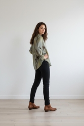 Camisa Verde Elegante con Brillo Sutil