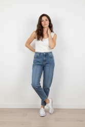 Vaquero Recto con detalle de Tachas Metalicas