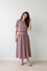 ✨ Conjunto de Blusa y Falda Midi Rayas Burdeos