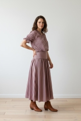 ✨ Conjunto de Blusa y Falda Midi Rayas Burdeos