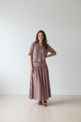 ✨ Conjunto de Blusa y Falda Midi Rayas Burdeos