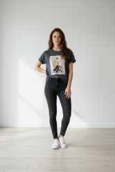 ✨ Camiseta Gris Estampada – Estilo Casual con Personalidad