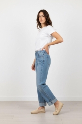 Jeans Rectos con Bajo Vuelto