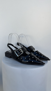Sandalia mule tachas