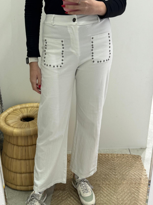 Pantalón recto tachas