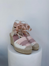 Alpargatas cuña con cintas rosa