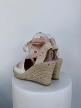 Alpargatas cuña con cintas rosa
