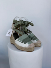 Alpargatas cuña con cintas verde