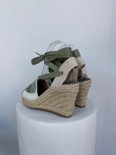 Alpargatas cuña con cintas verde