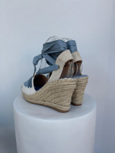 Alpargatas cuña con cintas azul