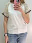 Camiseta Mangas Bordados